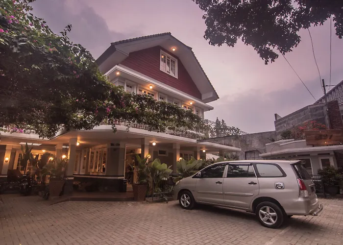 Front One Boutique Baluran Malang Hotel