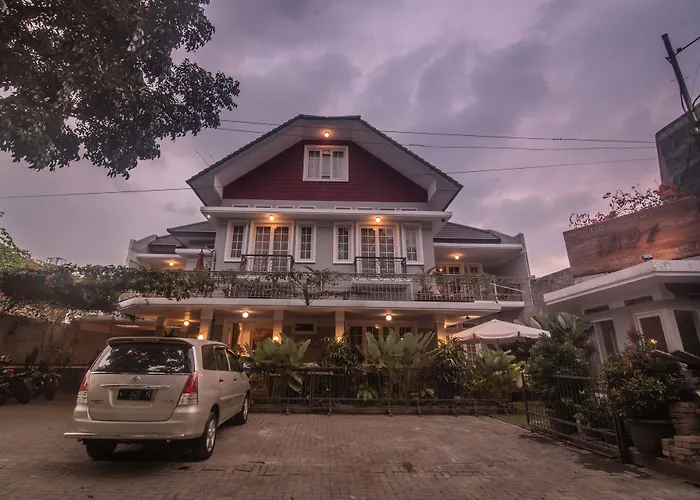 Front One Boutique Baluran Malang Hotel