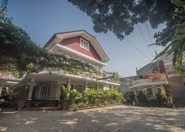 Front One Boutique Baluran Malang Hotel